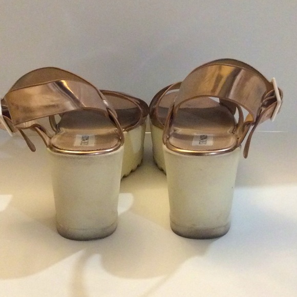 🎉🎉🎉Steve Madden metallic wedge sandals - Picture 4 of 6